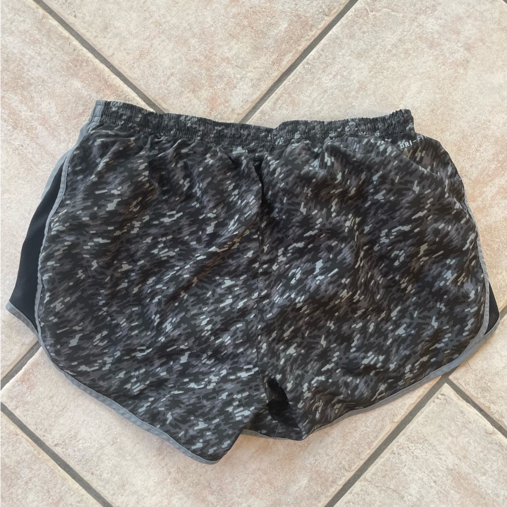 Nike Dri-Fit Athletic Shorts Medium with lining grey black silver pattern
